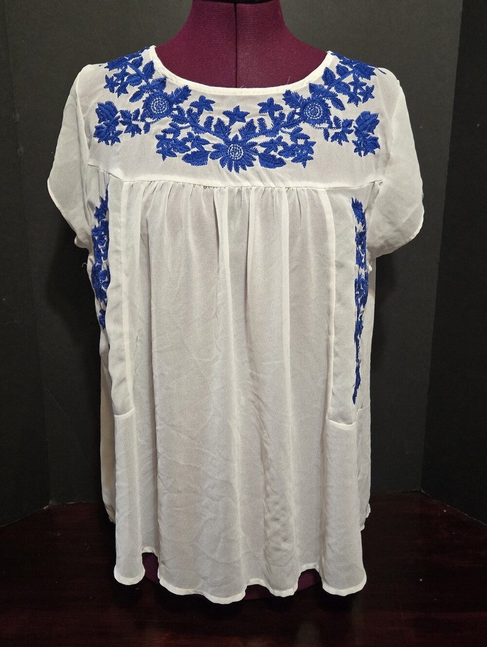 Blue and white Embroidered BOHO flowy bohemian top cap sleeve - Picture 2 of 8